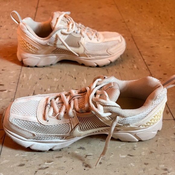 Nike Kids Running shoes - Picture 7 of 7